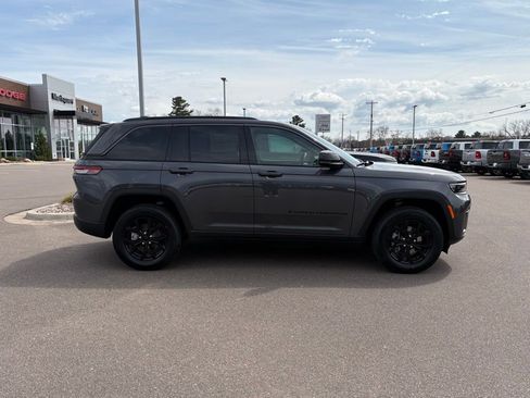 New 2026 Jeep Grand Cherokee Altitude AWD/4WD image 2
