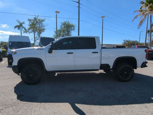 Used 2025 Chevrolet Silverado 2500 ZR2 image 8