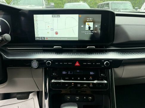 Used 2024 Kia Carnival SX Prestige image 6