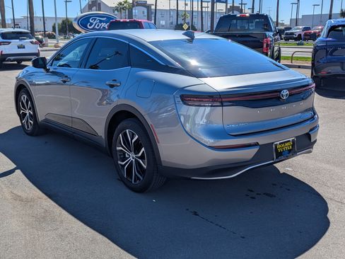 Used 2024 Toyota Crown XLE w/ Carpet Mat Package (TMS) image 4