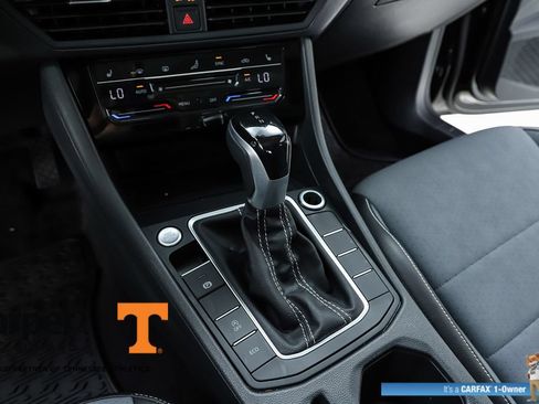 Used 2025 Volkswagen Jetta SE w/ Sunroof Package FWD image 24