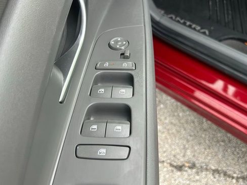 Used 2024 Hyundai Elantra SEL w/ Convenience Package image 18