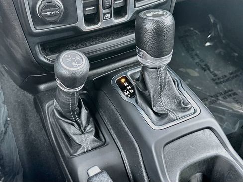 Used 2024 Jeep Wrangler Unlimited Sahara AWD/4WD image 16