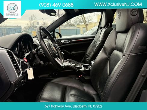 Used 2017 Porsche Cayenne Platinum Edition image 8