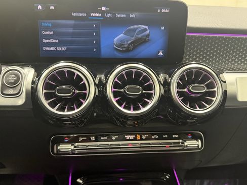 Used 2024 Mercedes-Benz GLB 250 image 20