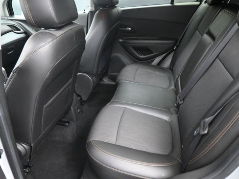 Used 2019 Chevrolet Trax LT w/ LT Convenience Package image 16