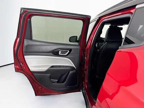 Used 2025 Jeep Compass Limited image 25