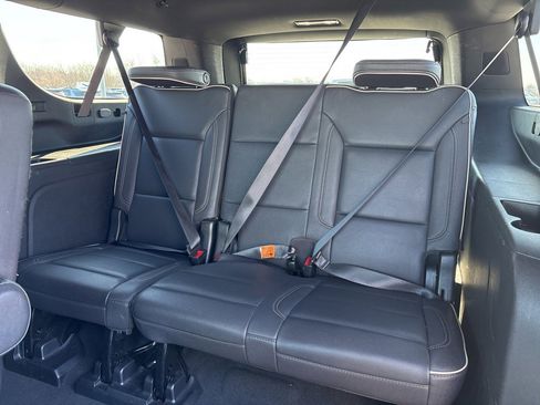 Used 2023 Chevrolet Suburban Premier image 28