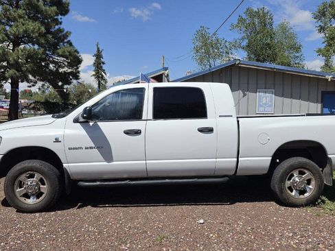Used 2006 Dodge Ram 2500 Truck SLT w/ Light Group AWD/4WD image 2