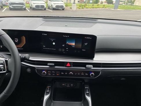 New 2025 Kia Sorento EX image 8