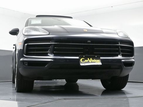 Used 2023 Porsche Cayenne Platinum Edition image 57