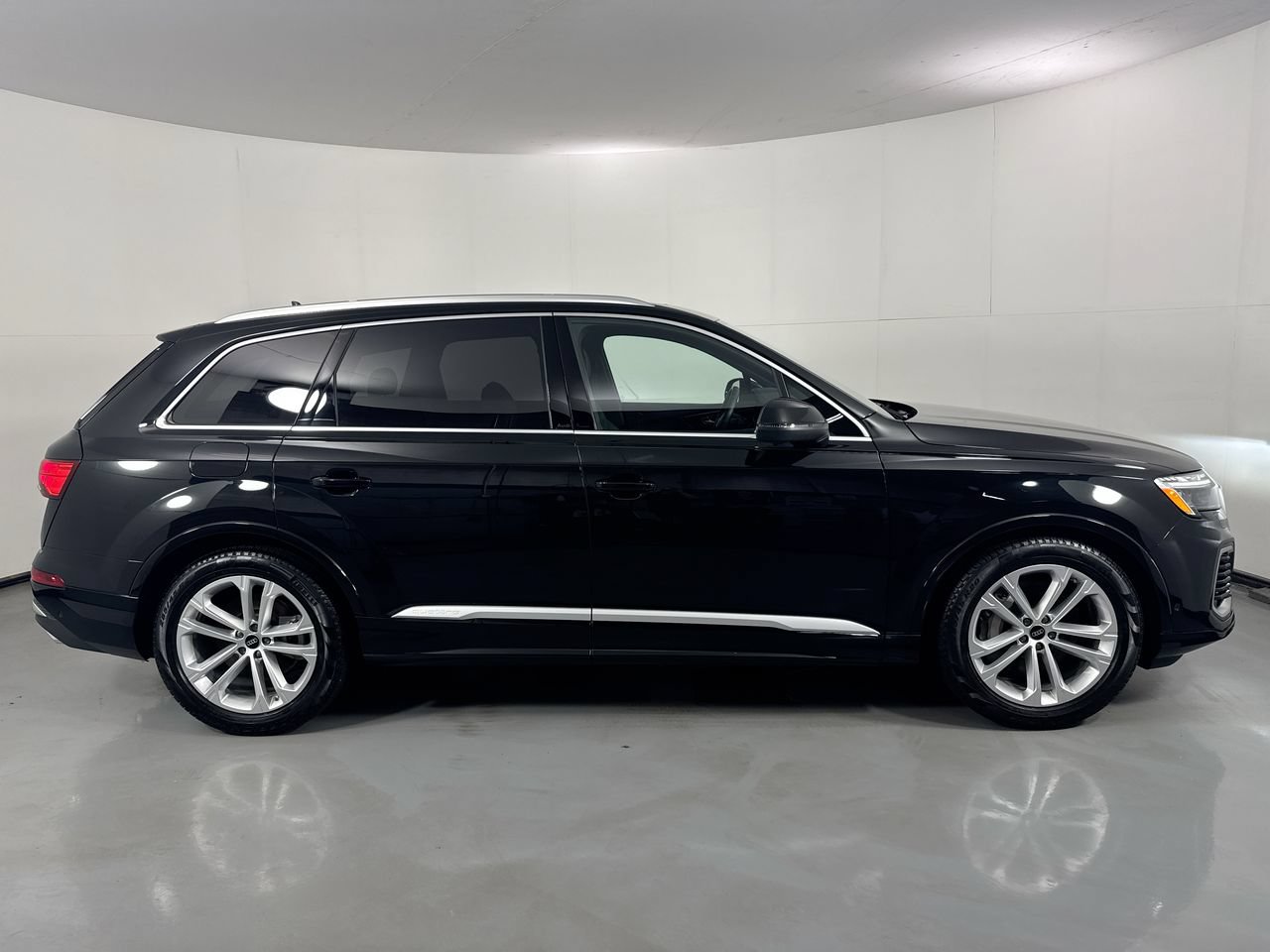 Used 2025 Audi Q7 3.0T Prestige w/ Prestige Package AWD/4WD image 38