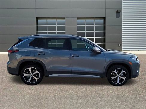 New 2025 Volkswagen Tiguan SE image 8