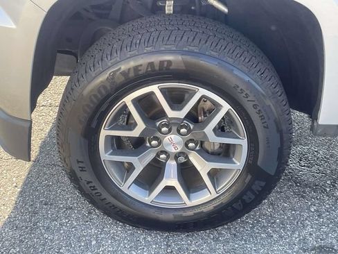Used 2017 GMC Canyon SLE w/ All Terrain Package AWD/4WD image 11
