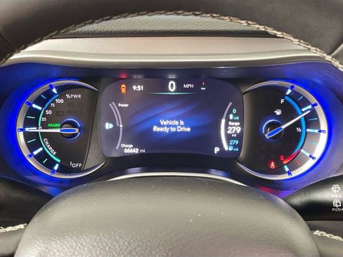 Used 2024 Chrysler Pacifica Limited FWD image 19