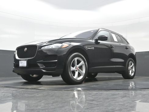 Used 2017 Jaguar F-PACE Premium image 30