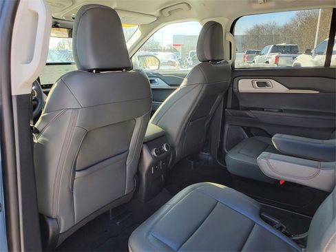 Used 2025 Ford Explorer Active w/ Active Comfort Package image 12