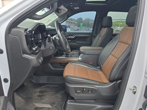 Used 2023 Chevrolet Silverado 1500 High Country w/ High Country Premium Package AWD/4WD image 13