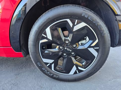 Certified 2023 Kia Niro Wind w/ Wind Preserve Package FWD image 6