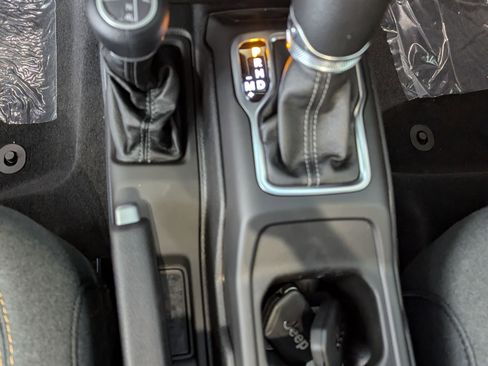 New 2025 Jeep Gladiator Sport image 17