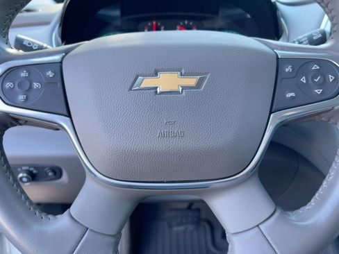 Used 2020 Chevrolet Traverse LT image 16