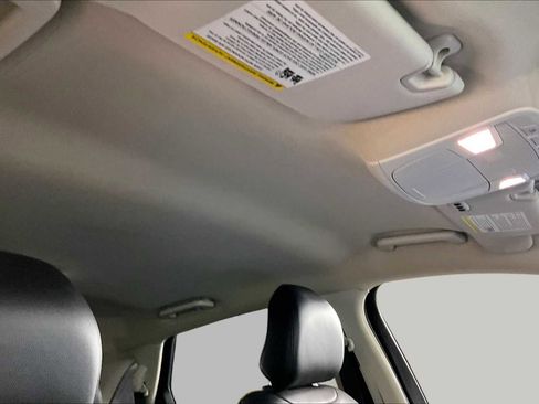 Used 2018 Ford Edge SEL w/ Equipment Group 201A FWD image 13
