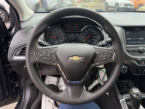 Used 2018 Chevrolet Cruze LT FWD image 11
