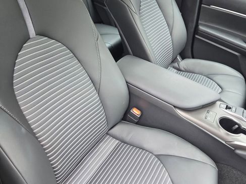 Used 2024 Toyota Camry SE image 7