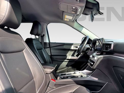 Used 2022 Ford Explorer XLT w/ Equipment Group 202A RWD image 12