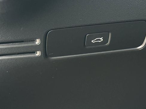 Used 2023 Volvo XC40 B4 Core w/ Convenience Package image 33