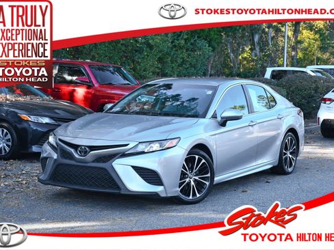 Used 2018 Toyota Camry SE image 1