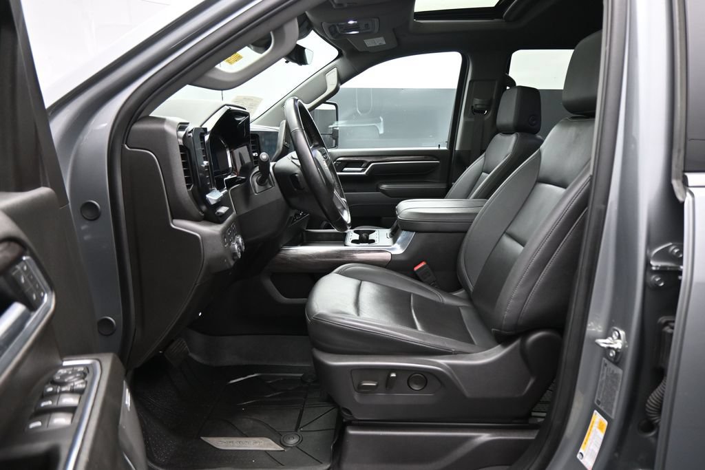 Used 2025 Chevrolet Silverado 3500 LTZ w/ LTZ Plus Package AWD/4WD image 9
