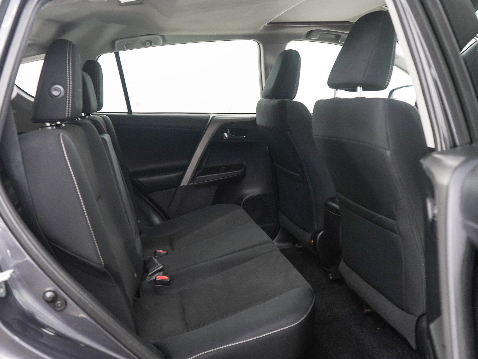 Used 2017 Toyota RAV4 XLE w/ Carpet Mat Package FWD image 12