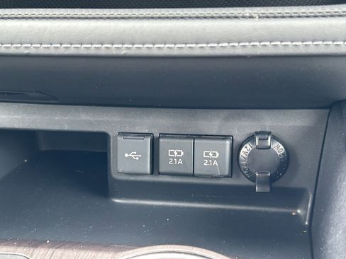 Used 2021 Toyota Highlander Platinum image 31