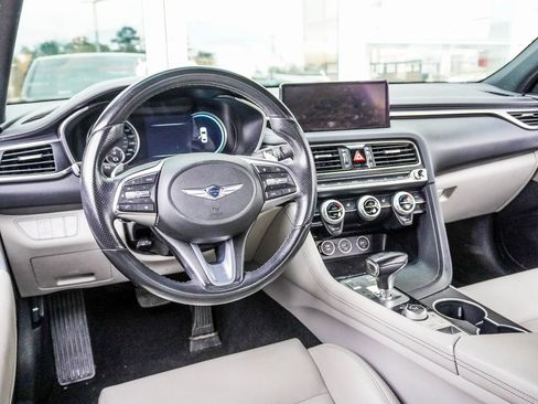 Used 2022 Genesis G70 2.0T image 5