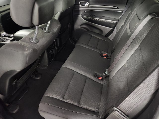 Used 2020 Jeep Grand Cherokee Laredo AWD/4WD image 18