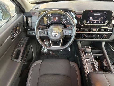 Used 2025 Nissan Pathfinder SV image 37