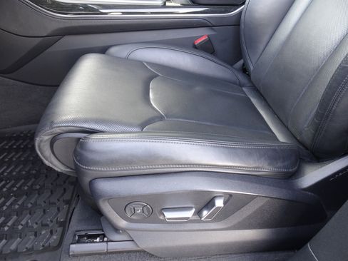 Used 2019 Audi Q8 Prestige w/ Luxury Package image 11