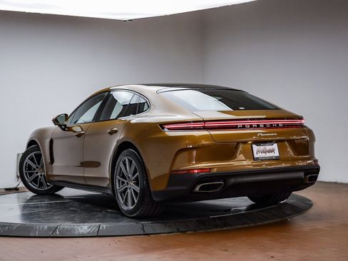 Used 2025 Porsche Panamera image 4