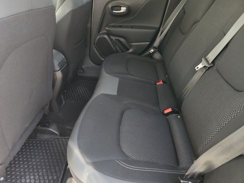 Used 2023 Jeep Renegade Latitude w/ Premium Group AWD/4WD image 31