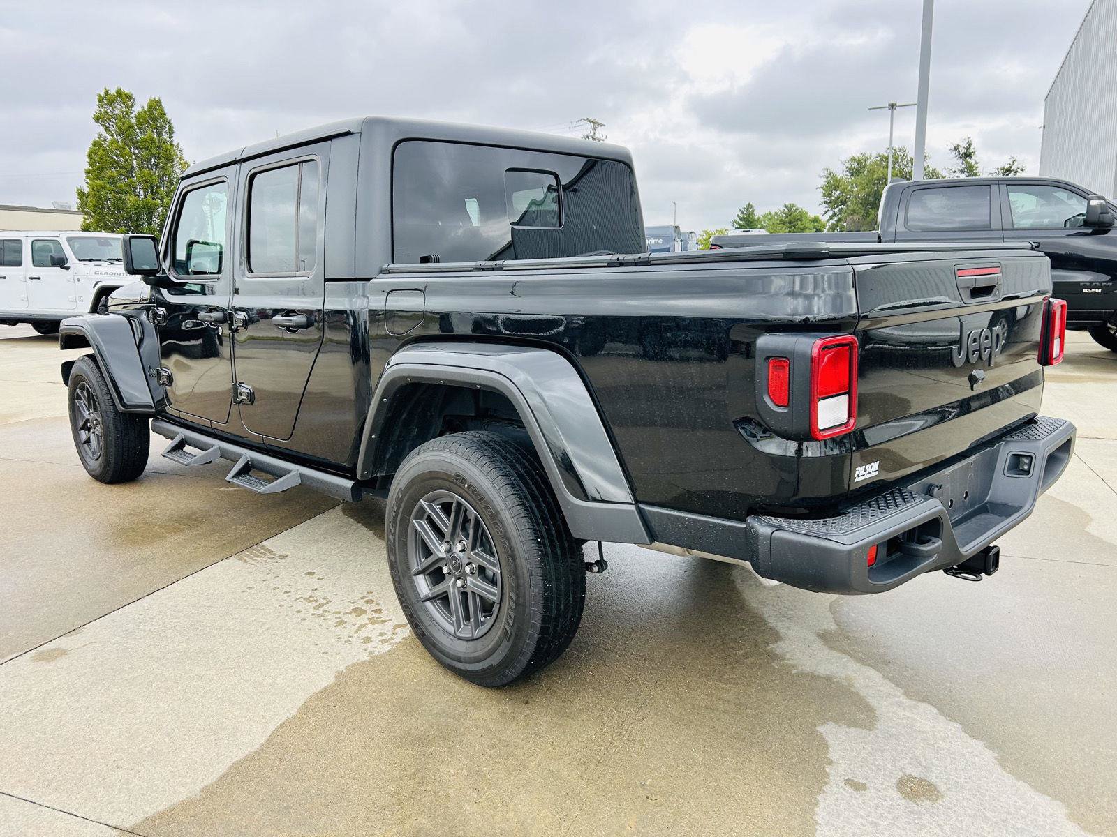 Used 2024 Jeep Gladiator Sport AWD/4WD image 34