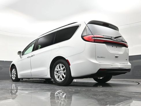 Used 2022 Chrysler Pacifica Touring-L FWD image 22