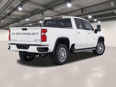 Used 2020 Chevrolet Silverado 2500 High Country w/ Z71 Off-Road Package AWD/4WD image 4