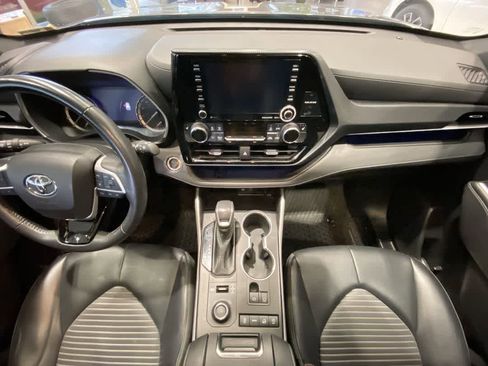 Used 2022 Toyota Highlander XSE AWD/4WD image 23