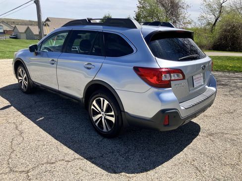 Used 2018 Subaru Outback 2.5i Limited AWD/4WD image 3