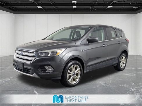 Used 2019 Ford Escape SE image 1