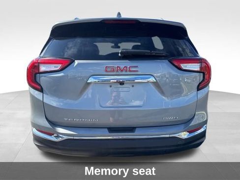 Used 2024 GMC Terrain SLT image 7