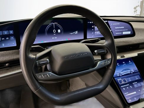 Used 2024 Lucid Air Touring AWD/4WD image 18