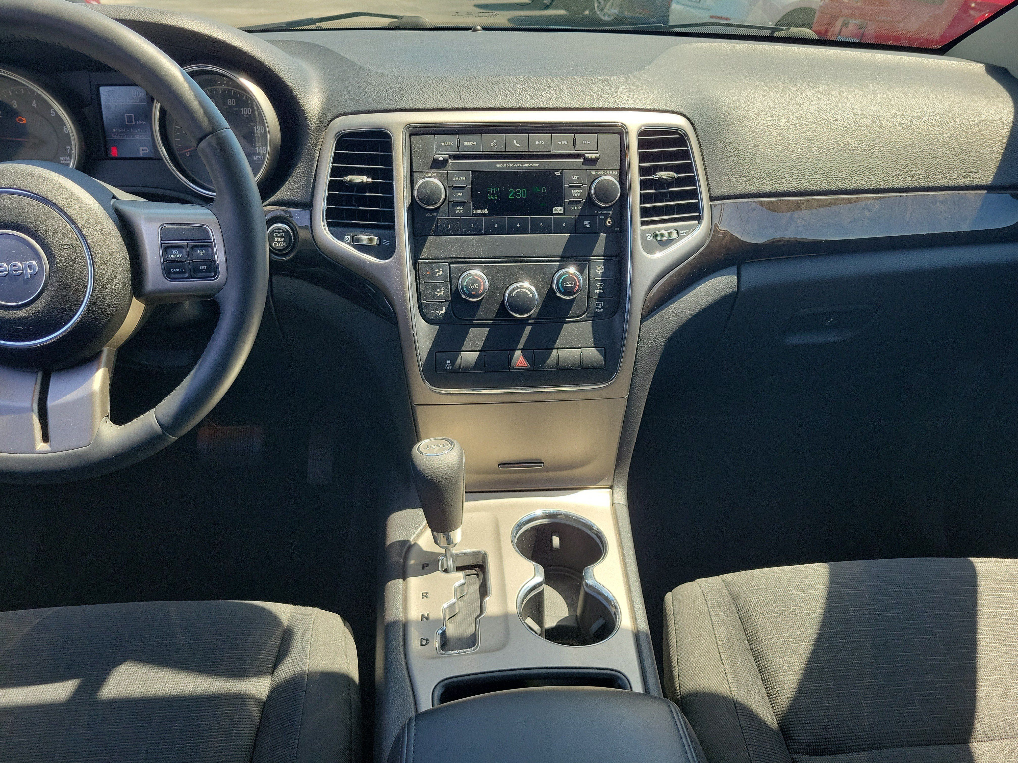 Used 2013 Jeep Grand Cherokee Laredo w/ Laredo E Group AWD/4WD image 17
