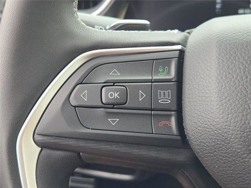 New 2025 Jeep Grand Cherokee Altitude image 32